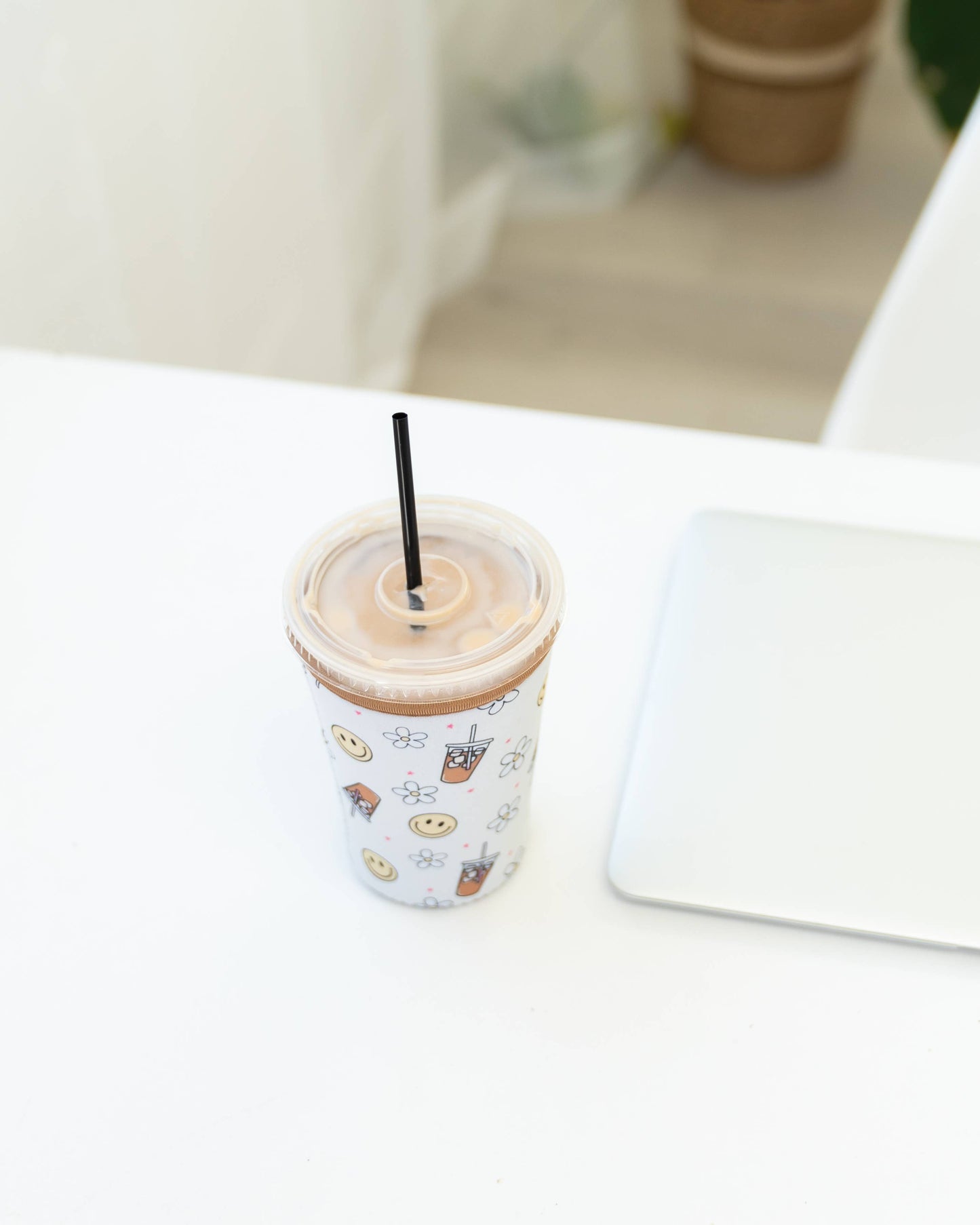 Iced Coffee Drink Sleeve, Beverage Cup Sleeve: #3 beige checker bow